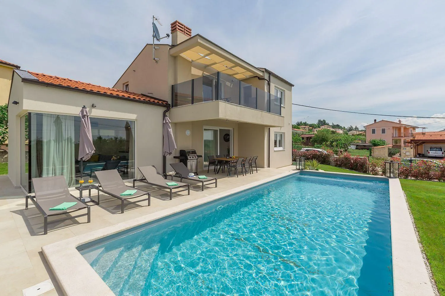 Višnjan Neue Und Hundefreundliche Villa Mit Panorama-Meerblick, Privatpool, Grillbereich, Babybett, Waschmaschine